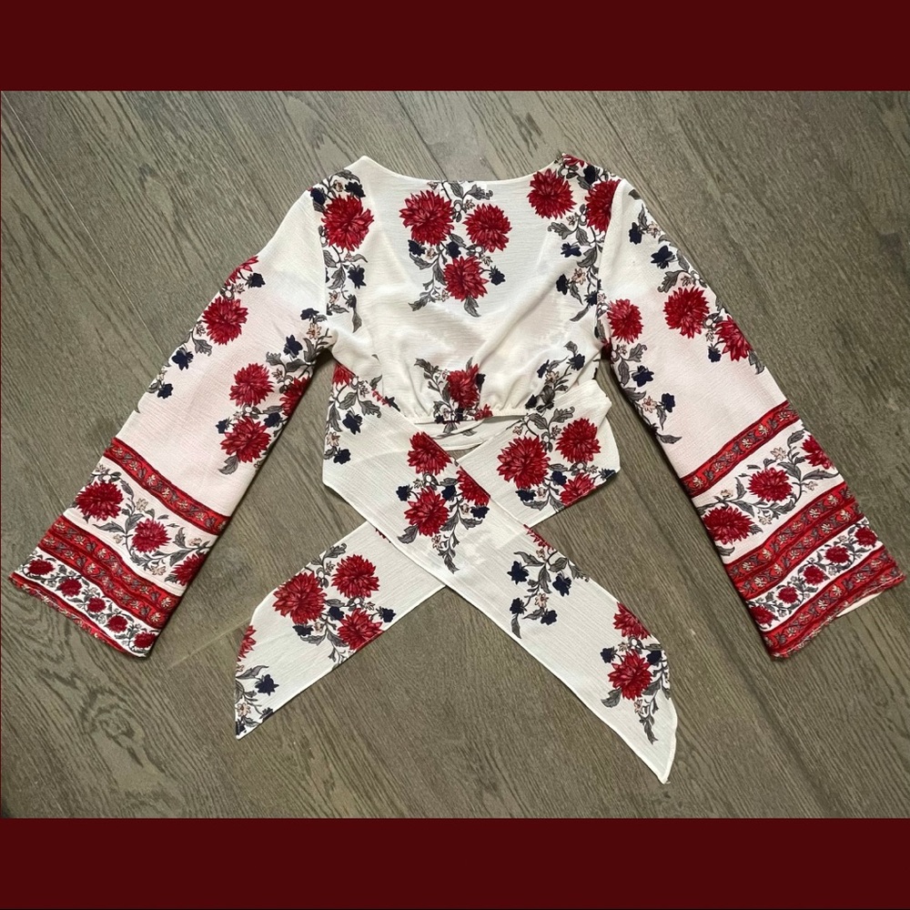 Brand: into | Size: 6 | Color: Red, White, Green